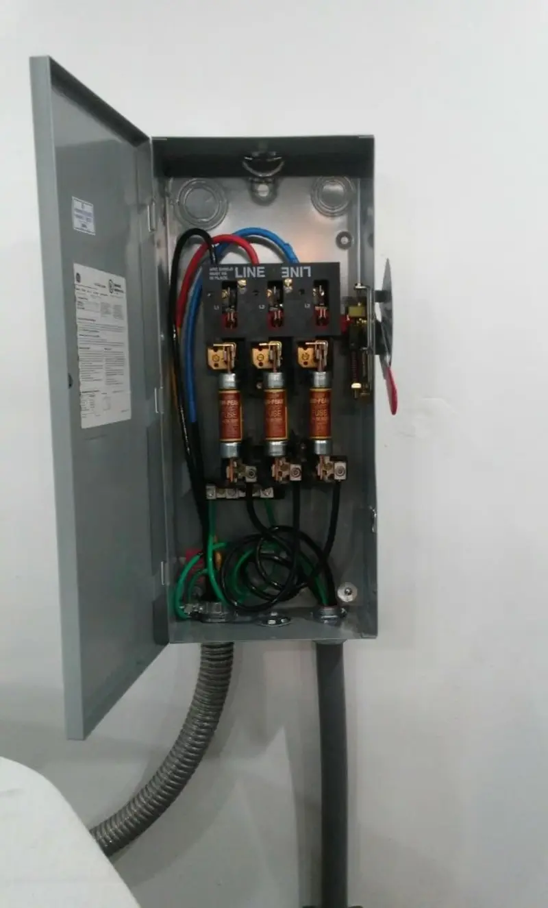 Three-phase disconnect switch installed for Electrical Wiring & Rewiring in Venersborg